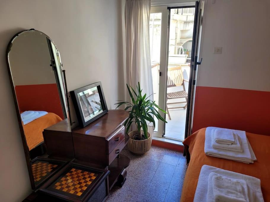 Charming Apartment With Balcony In The Historic Center Napoli Eksteriør bilde